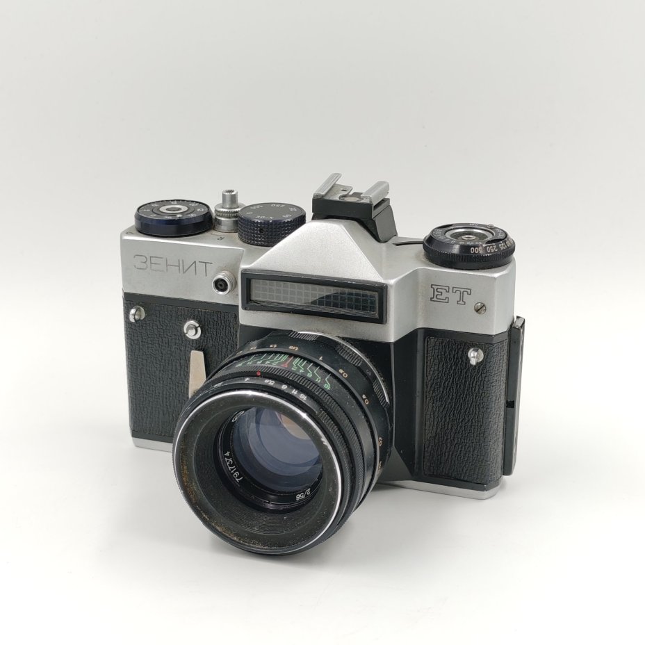 Фотоаппарат "Зенит-ЕТ" c объективом "Гелиос-44-2" (нерабочий), Белорусское оптико-механическое объединение (БелОМО)