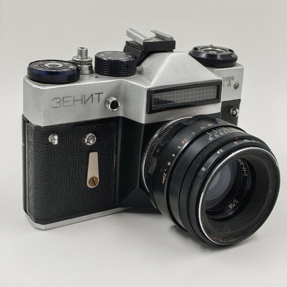 Фотоаппарат "Зенит-ЕТ" c объективом "Гелиос-44-2" (нерабочий), Белорусское оптико-механическое объединение (БелОМО)