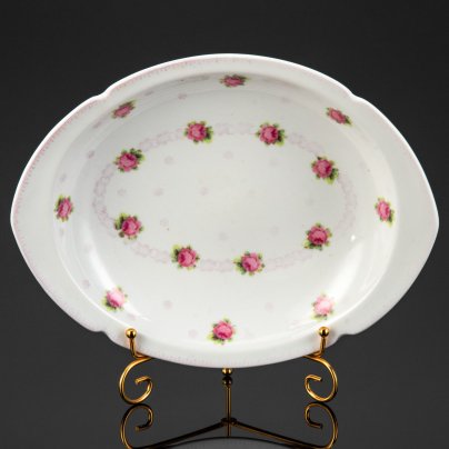 Блюдо углубленное с декором в виде роз, фарфор, деколь, Фарфоровая фабрика Гарднера, Российская империя, 1870-1890 гг.