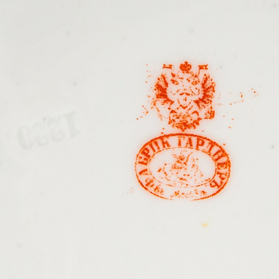 Блюдо углубленное с декором в виде роз, фарфор, деколь, Фарфоровая фабрика Гарднера, Российская империя, 1870-1890 гг.