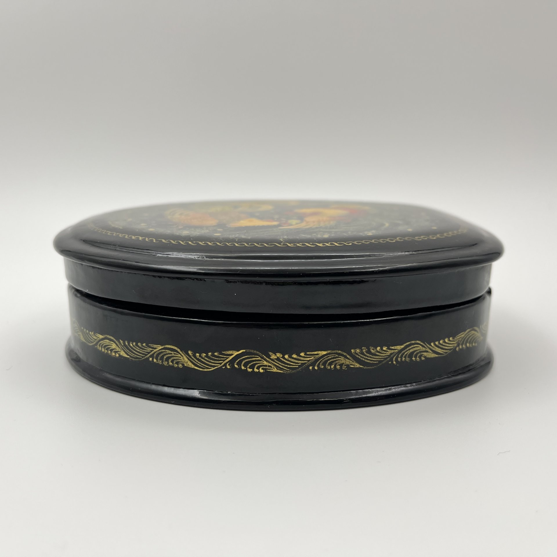 Шкатулка с лаковой миниатюрой "Бой петухов", автор Машин, Мстёра