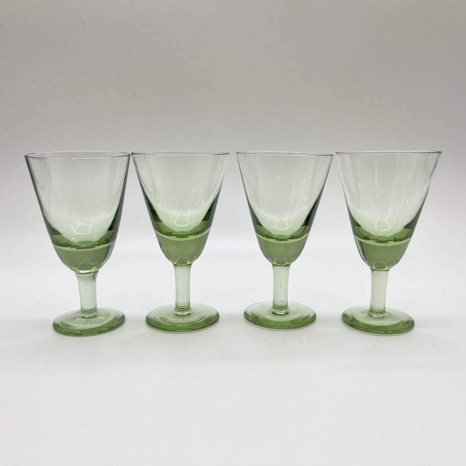 Набор рюмок на 4 персоны, цветное стекло