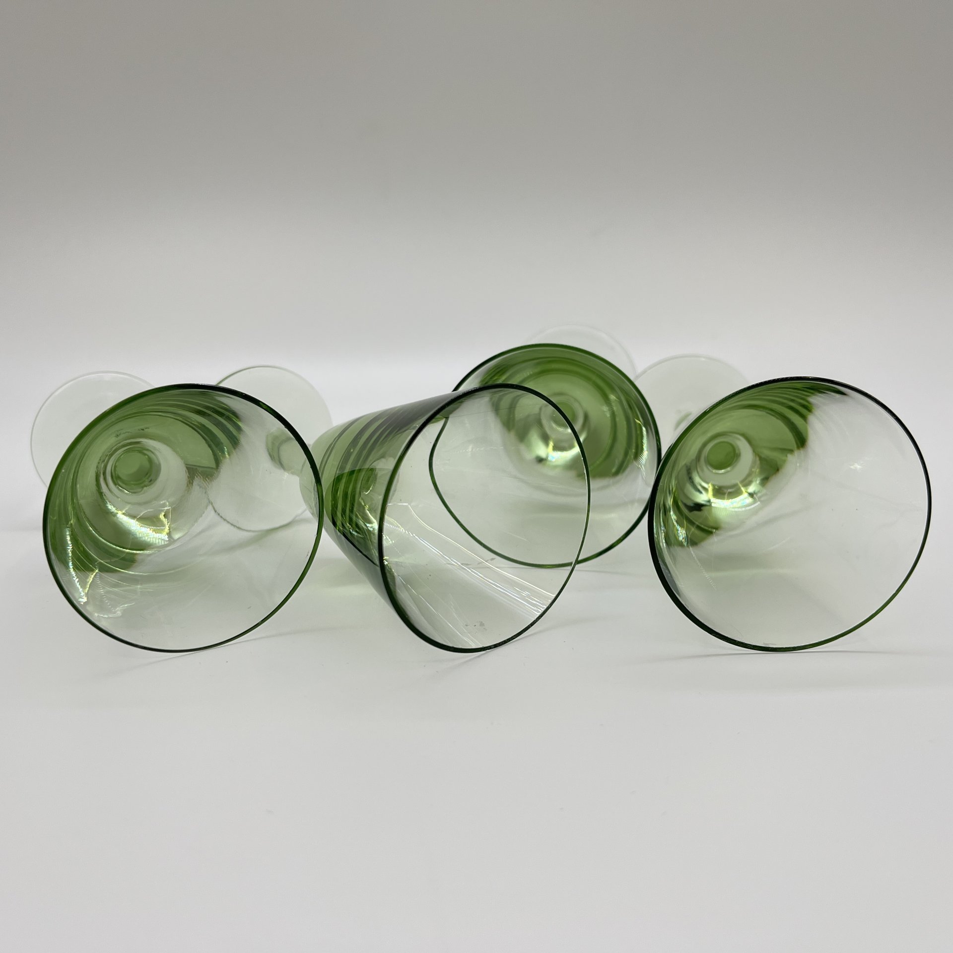 Набор рюмок на 4 персоны, цветное стекло