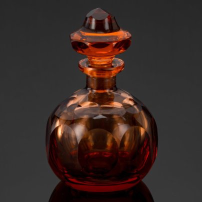 Флакон парфюмерный карамельного оттенка, украшенный округлыми линзами,  Landeskronen Kristall Siebert & Marquardt Görlitz, стекло, Германия, 1920-1930 гг.