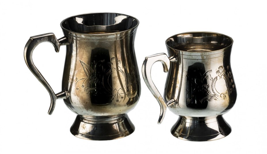 Набор пивных кружек разного объема с гильошированием в виде цветов, никель с серебрением, Великобритания, 1950-1970 гг.