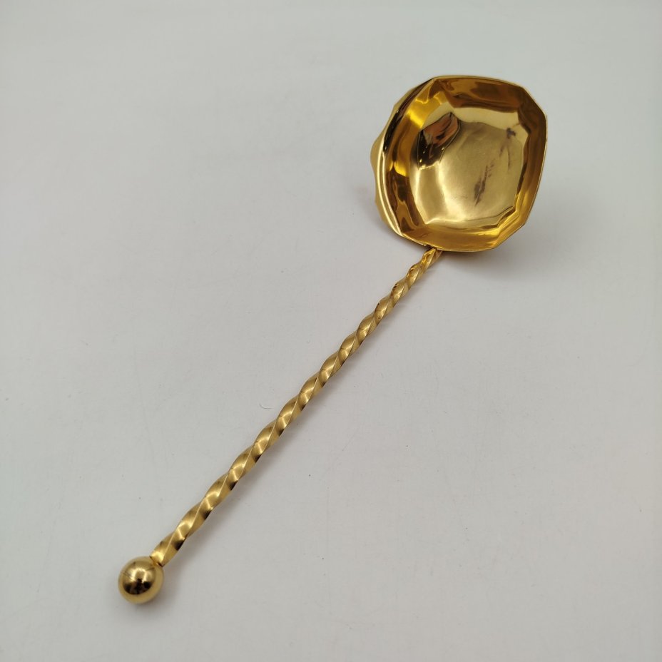 Ложка (половник) для соуса с витиеватой ручкой, латунь, Европа, 1970-1990 гг.