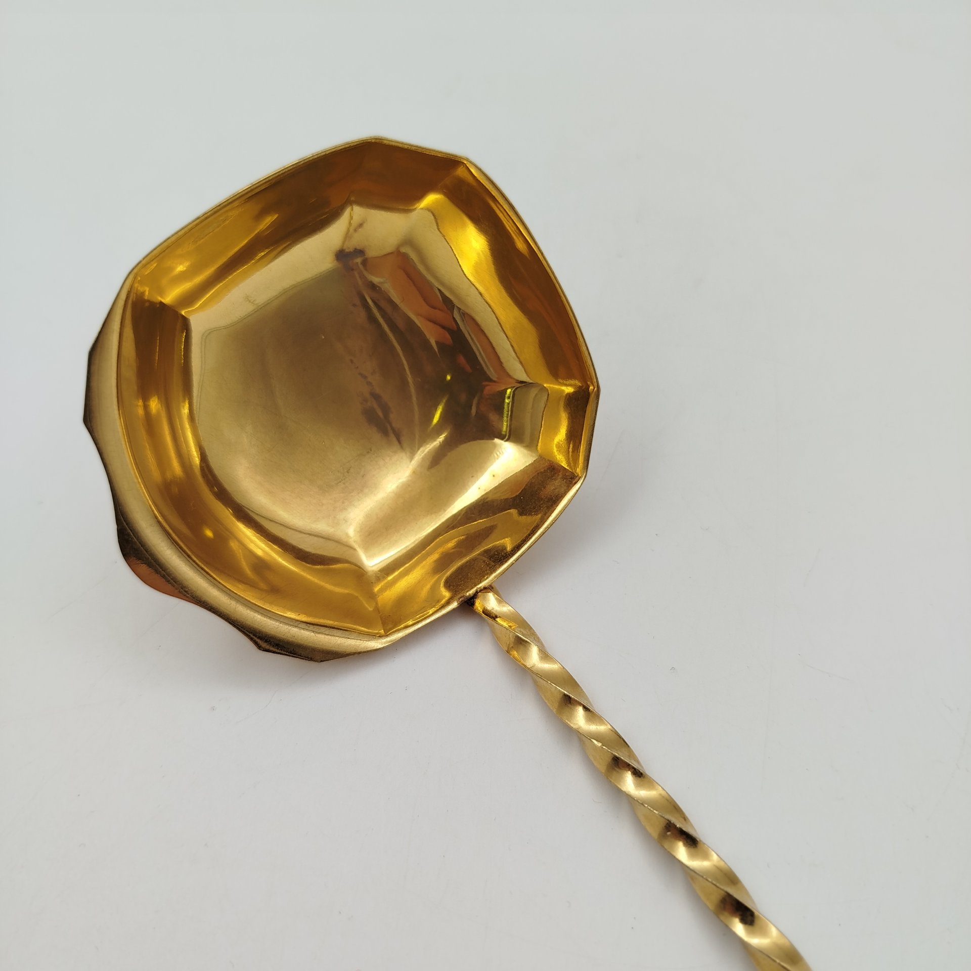 Ложка (половник) для соуса с витиеватой ручкой, латунь, Европа, 1970-1990 гг.