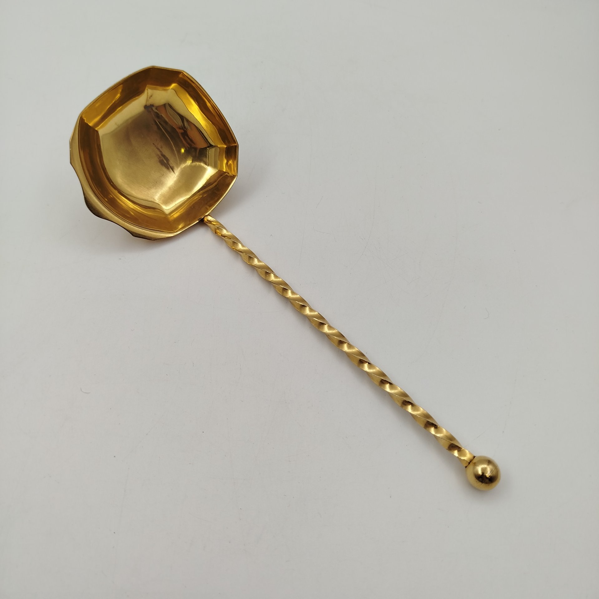 Ложка (половник) для соуса с витиеватой ручкой, латунь, Европа, 1970-1990 гг.