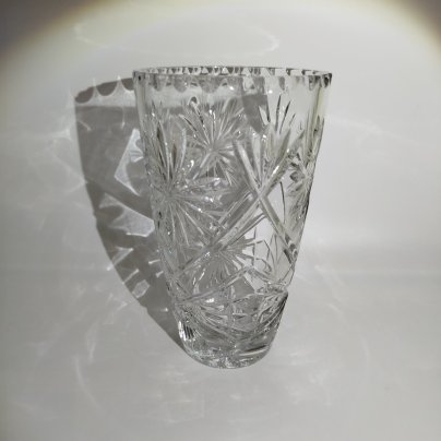 Ваза для цветов с рельефным цветочным декором, хрусталь, алмазная грань, Россия, 1980-2000 гг.