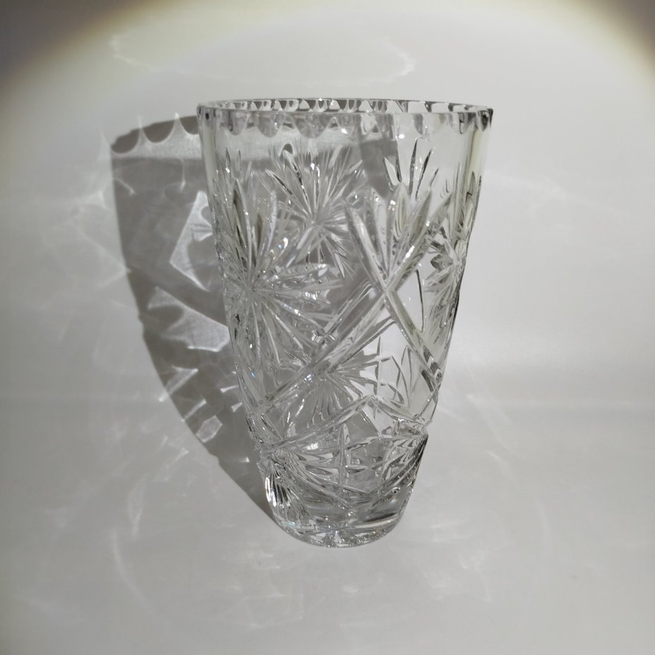 Ваза для цветов с рельефным цветочным декором, хрусталь, алмазная грань, Россия, 1980-2000 гг.