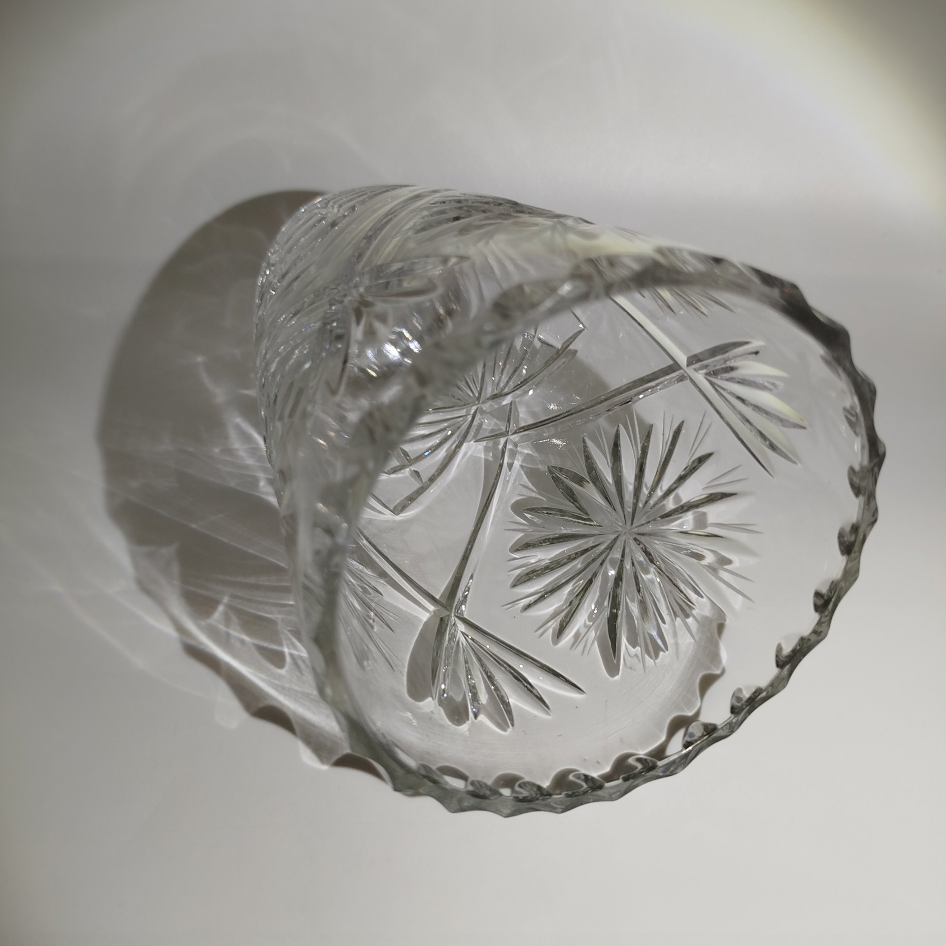 Ваза для цветов с рельефным цветочным декором, хрусталь, алмазная грань, Россия, 1980-2000 гг.