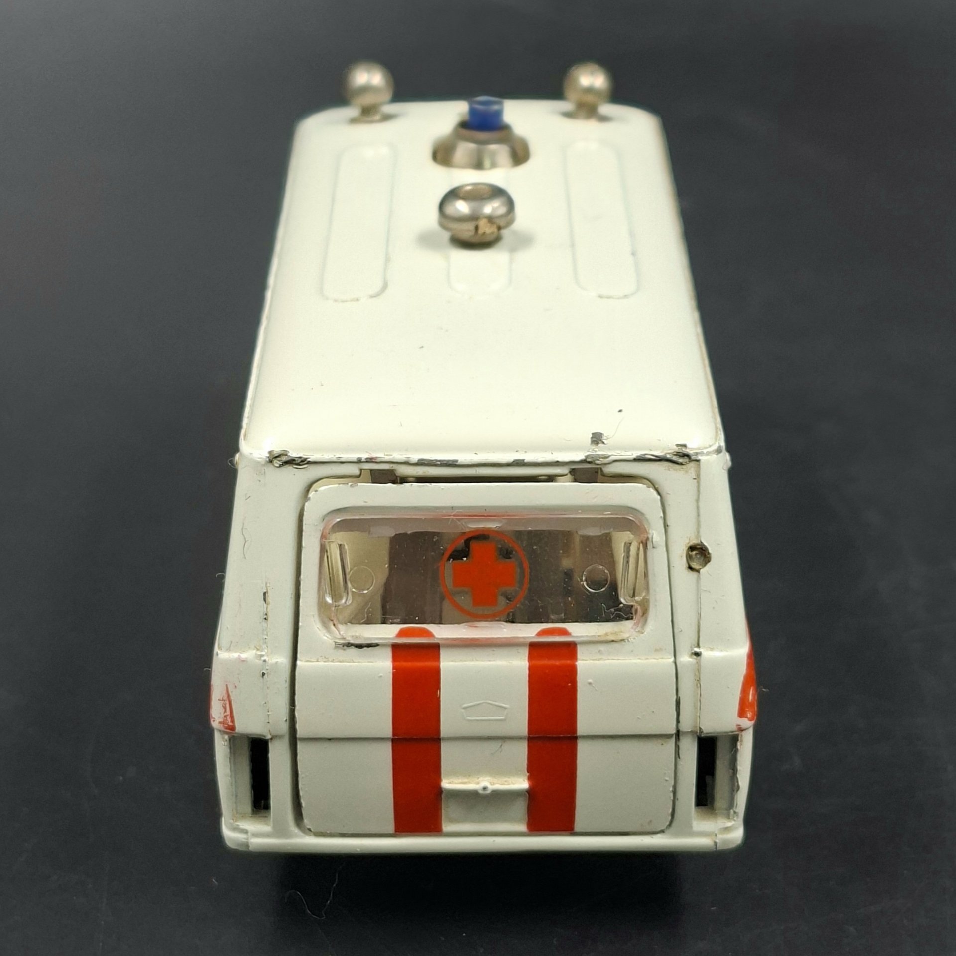 Модель микроавтобуса РАФ-2203 "Скорая помощь" в масштабе 1:43, металл, пластик, СССР, 1980-1990 гг.