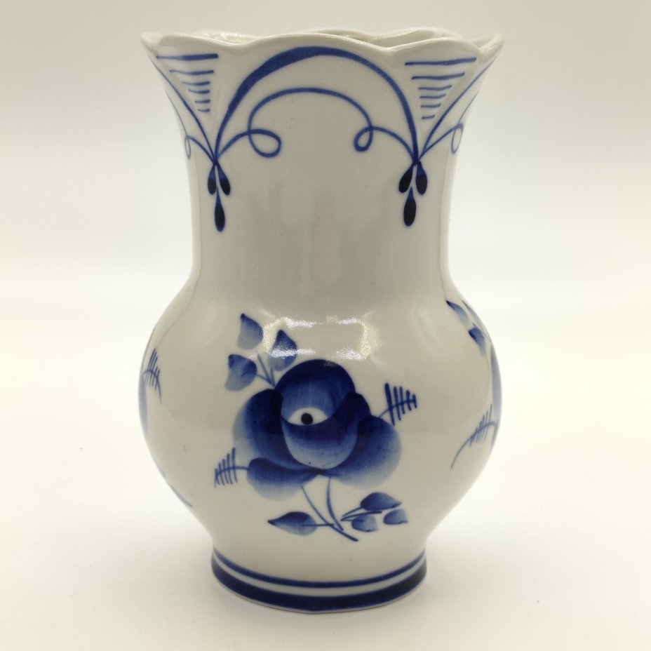 Вазочка для небольшого букета с расписным цветочным декором, Гжель, фарфор, роспись, Россия, 1990-2015 гг.