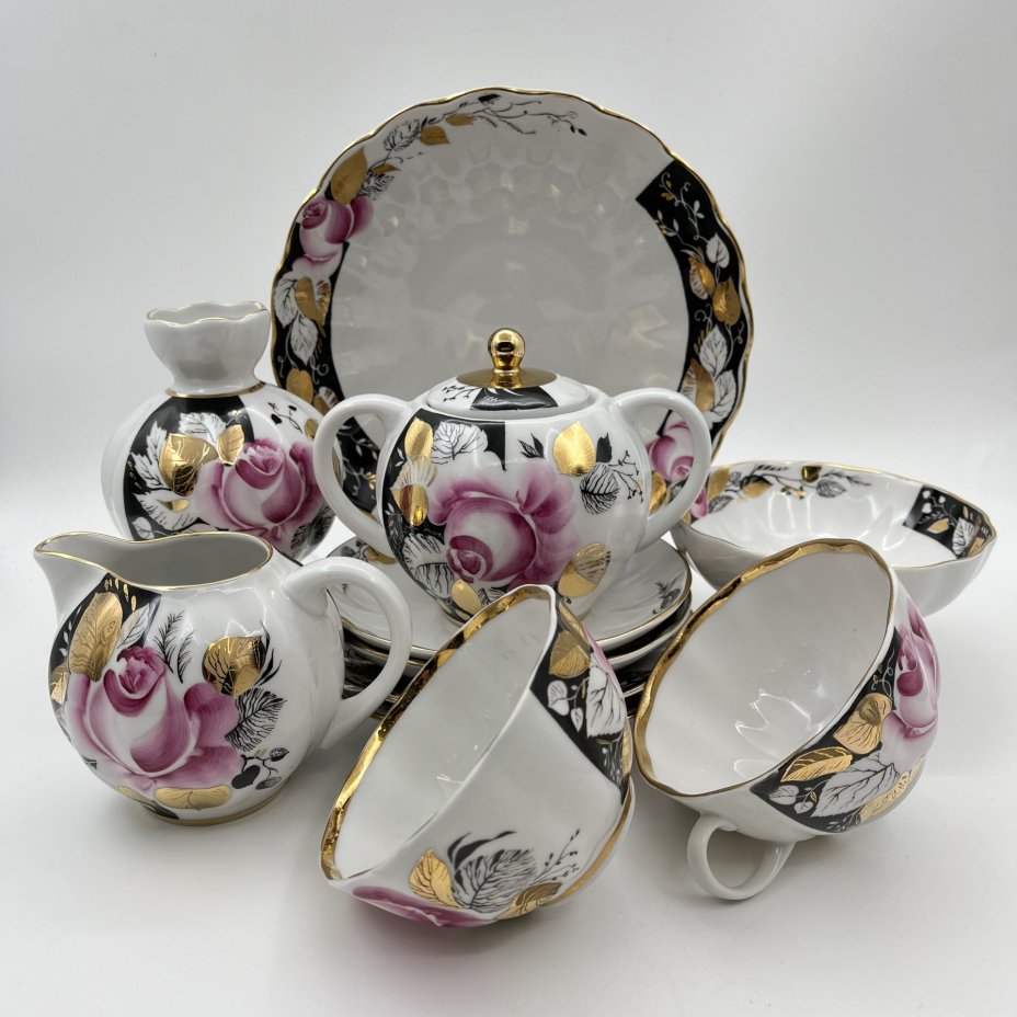 Сервиз чайный "Роза в вечернем саду" на 2 персоны (11 предметов), форма "Тюльпан", автор формы С.Е. Яковлева, автор росписи Л.Р. Афанасьева, фарфор, роспись, деколь, золочение, Ленинградский фарфоровый завод (ЛФЗ), СССР, 1986-1991 гг.