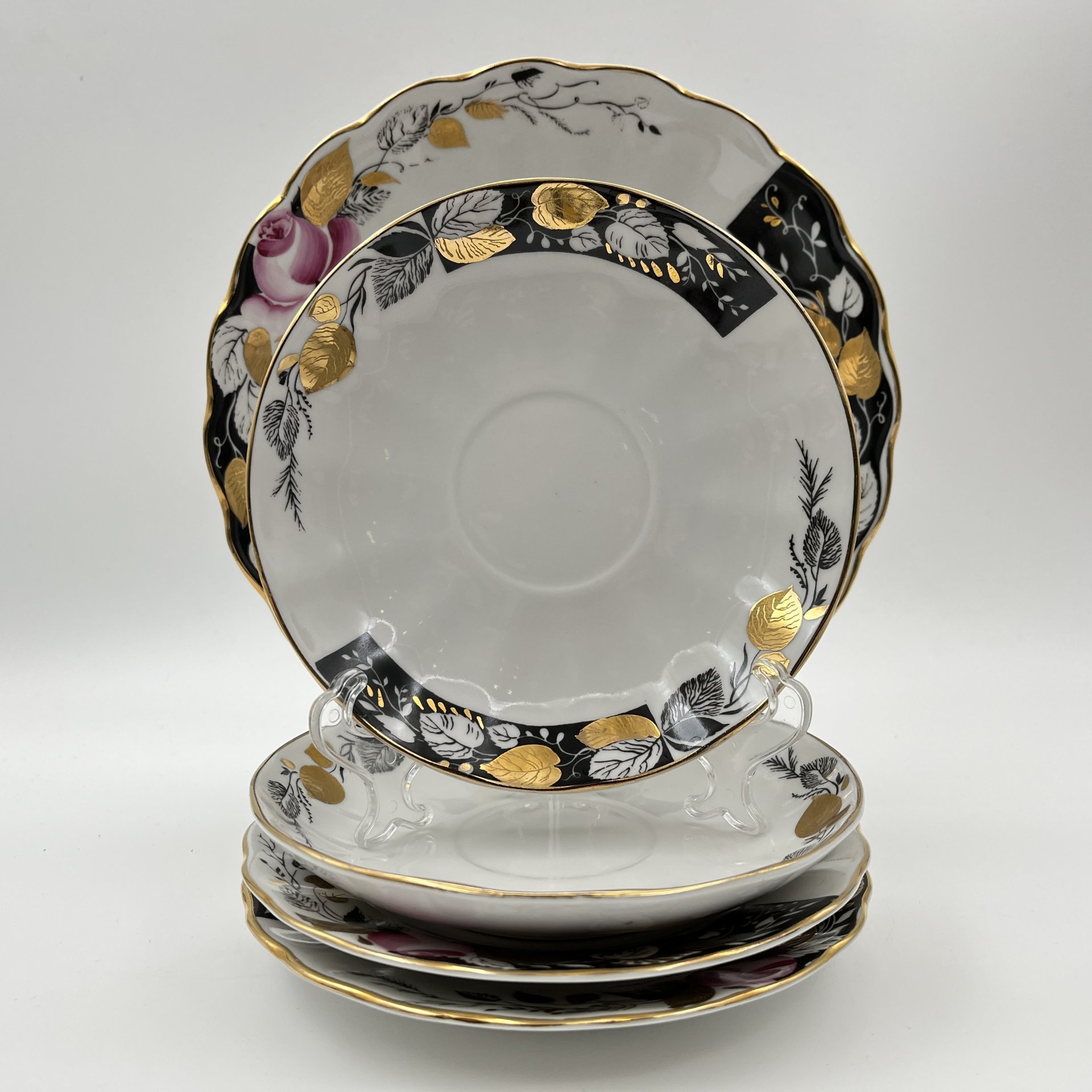 Сервиз чайный "Роза в вечернем саду" на 2 персоны (11 предметов), форма "Тюльпан", автор формы С.Е. Яковлева, автор росписи Л.Р. Афанасьева, фарфор, роспись, деколь, золочение, Ленинградский фарфоровый завод (ЛФЗ), СССР, 1986-1991 гг.