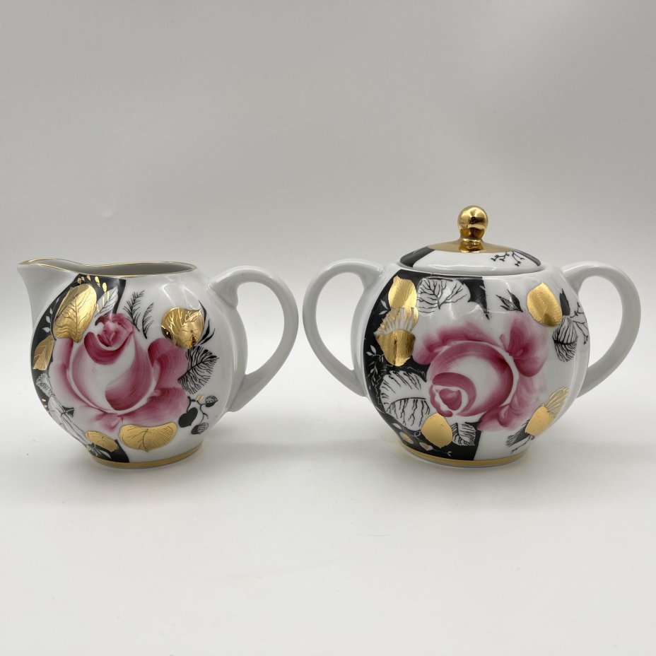 Сервиз чайный "Роза в вечернем саду" на 2 персоны (11 предметов), форма "Тюльпан", автор формы С.Е. Яковлева, автор росписи Л.Р. Афанасьева, фарфор, роспись, деколь, золочение, Ленинградский фарфоровый завод (ЛФЗ), СССР, 1986-1991 гг.