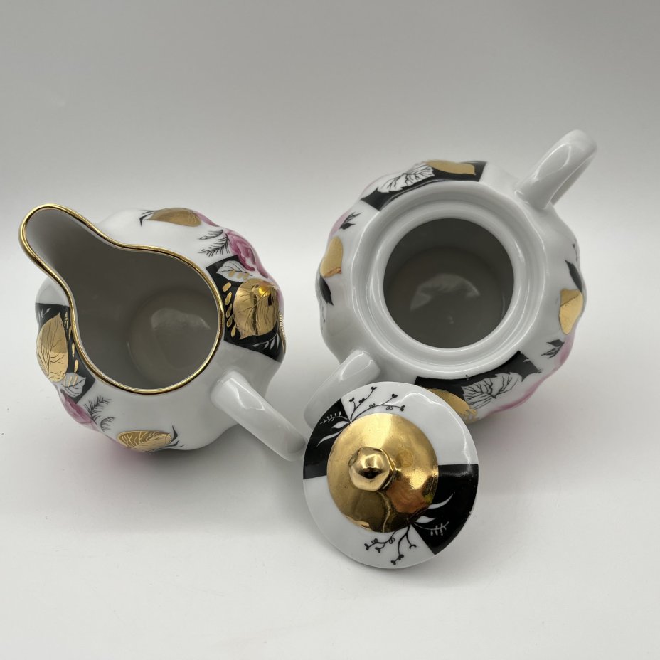 Сервиз чайный "Роза в вечернем саду" на 2 персоны (11 предметов), форма "Тюльпан", автор формы С.Е. Яковлева, автор росписи Л.Р. Афанасьева, фарфор, роспись, деколь, золочение, Ленинградский фарфоровый завод (ЛФЗ), СССР, 1986-1991 гг.