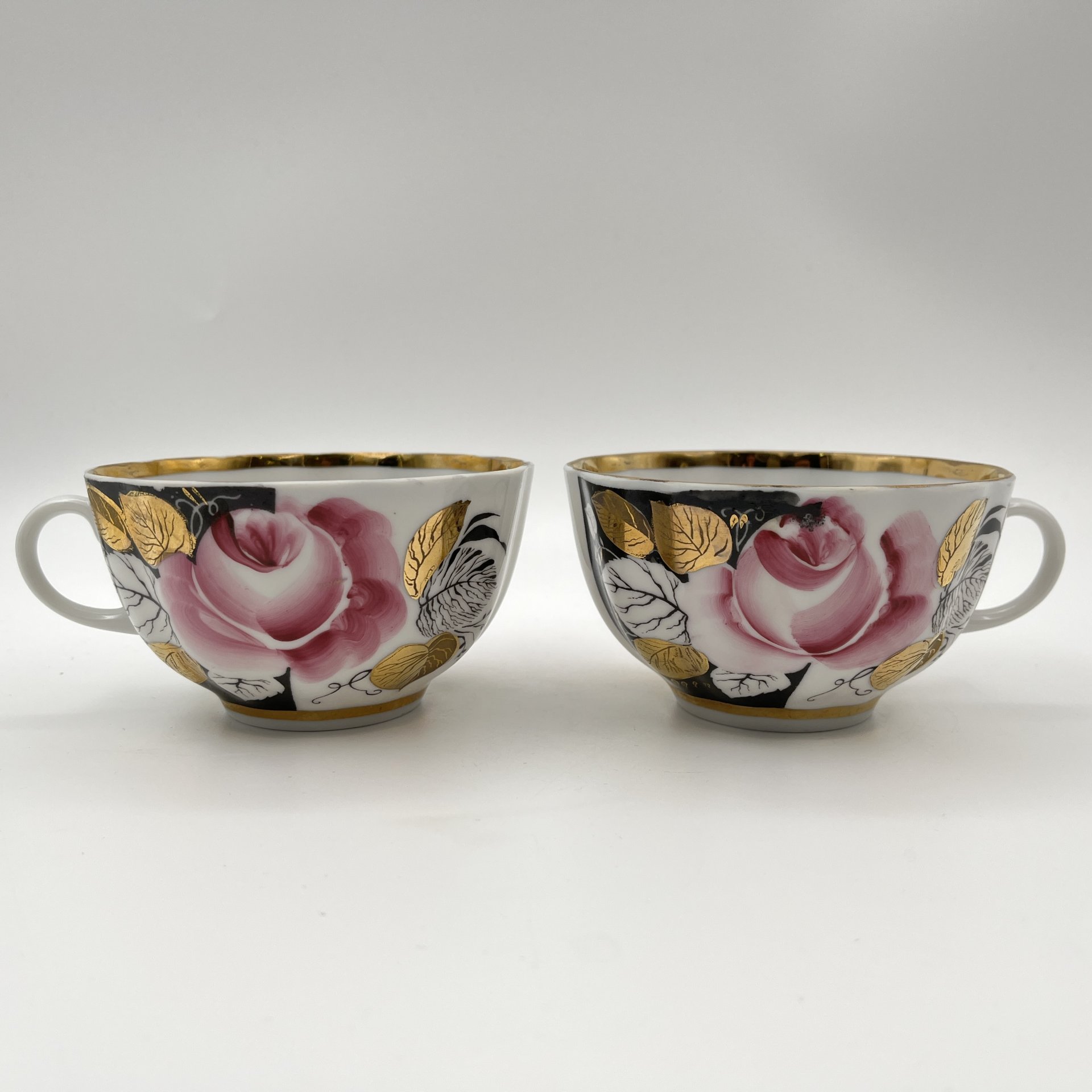 Сервиз чайный "Роза в вечернем саду" на 2 персоны (11 предметов), форма "Тюльпан", автор формы С.Е. Яковлева, автор росписи Л.Р. Афанасьева, фарфор, роспись, деколь, золочение, Ленинградский фарфоровый завод (ЛФЗ), СССР, 1986-1991 гг.