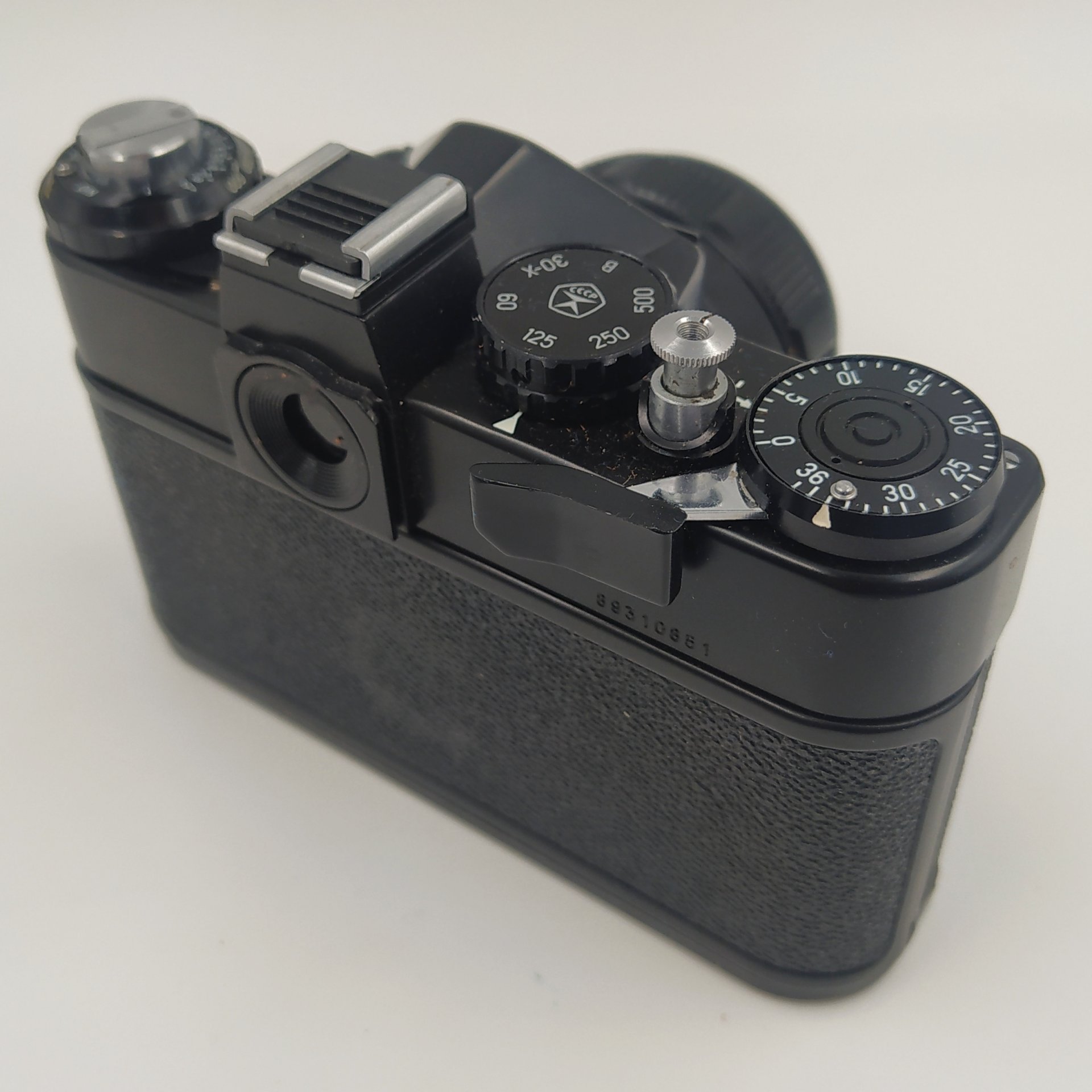 Фотоаппарат "Зенит-11" с объективом "Гелиос-44М-4" в оригинальном кофре, металл, стекло, пластик, кожа, Красногорский механический завод (КМЗ), СССР, 1989 г.