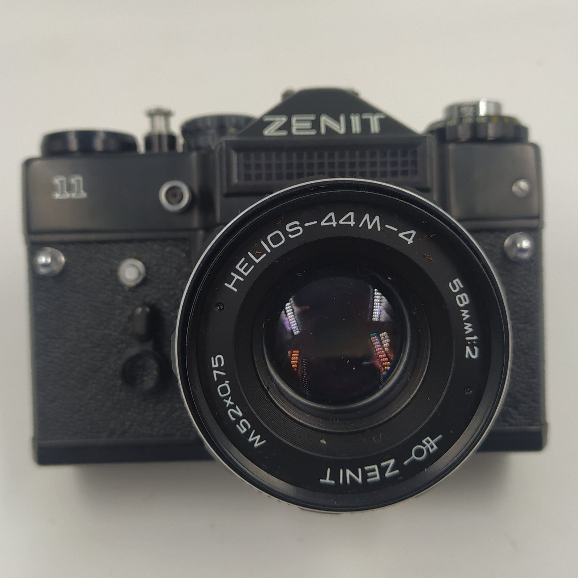 Фотоаппарат "Зенит-11" с объективом "Гелиос-44М-4" в оригинальном кофре, металл, стекло, пластик, кожа, Красногорский механический завод (КМЗ), СССР, 1989 г.