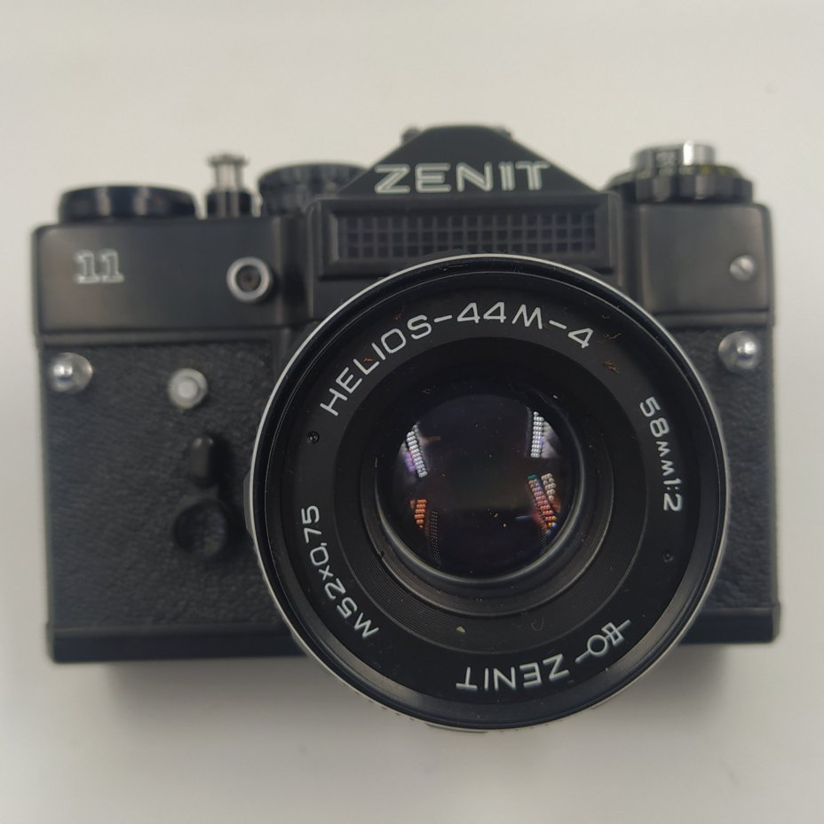 Фотоаппарат "Зенит-11" с объективом "Гелиос-44М-4" в оригинальном кофре, металл, стекло, пластик, кожа, Красногорский механический завод (КМЗ), СССР, 1989 г.
