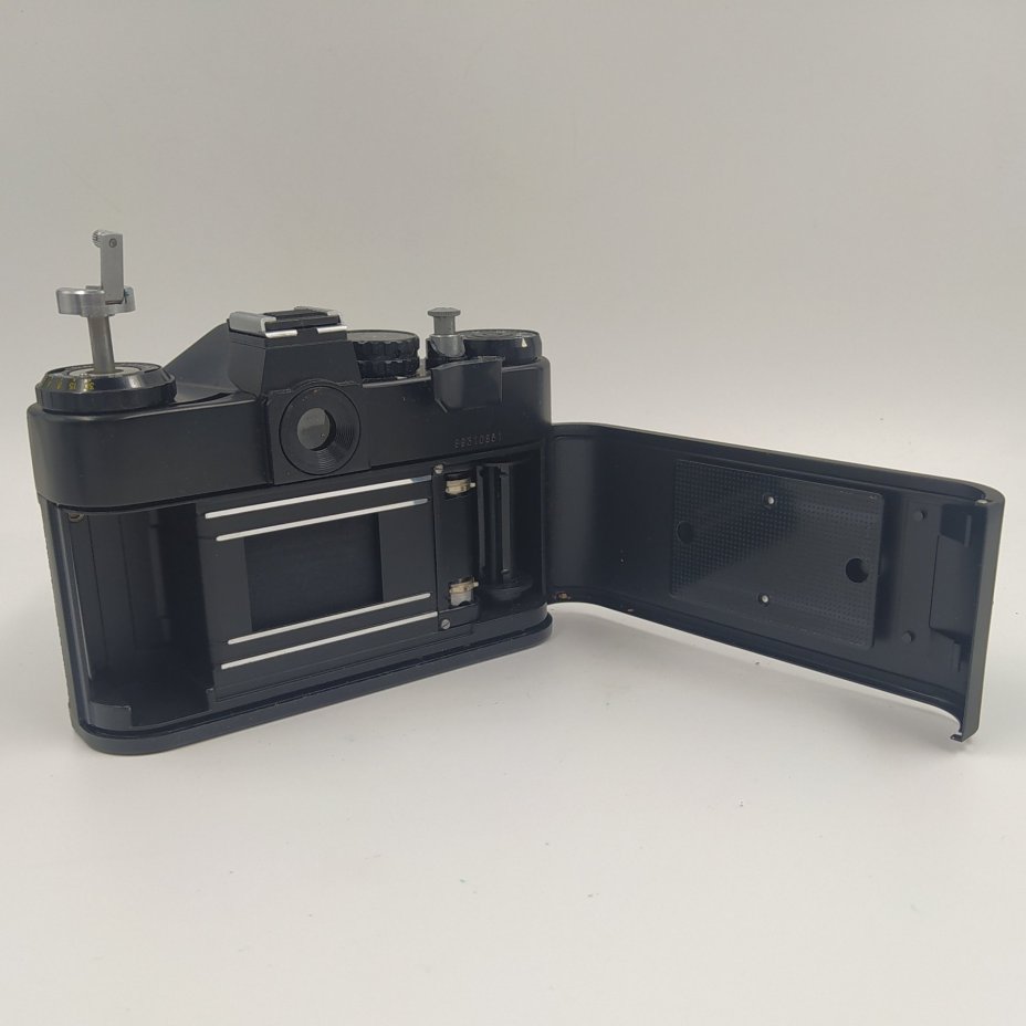 Фотоаппарат "Зенит-11" с объективом "Гелиос-44М-4" в оригинальном кофре, металл, стекло, пластик, кожа, Красногорский механический завод (КМЗ), СССР, 1989 г.