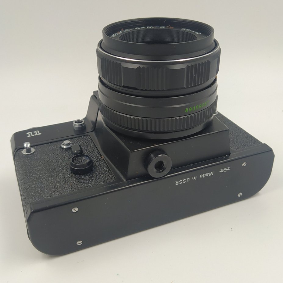 Фотоаппарат "Зенит-11" с объективом "Гелиос-44М-4" в оригинальном кофре, металл, стекло, пластик, кожа, Красногорский механический завод (КМЗ), СССР, 1989 г.