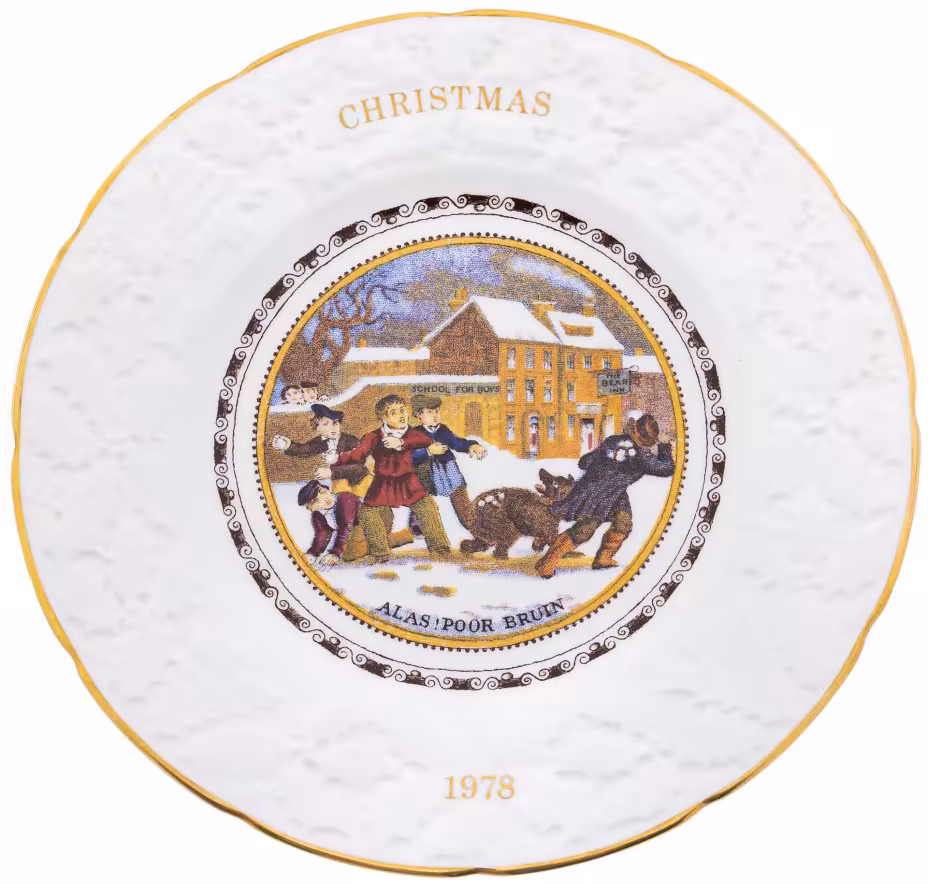 Тарелка из рождественской серии "Игра в снежки", фарфор, деколь, фирма "Coalport", Англия, 1978 г., Coalport