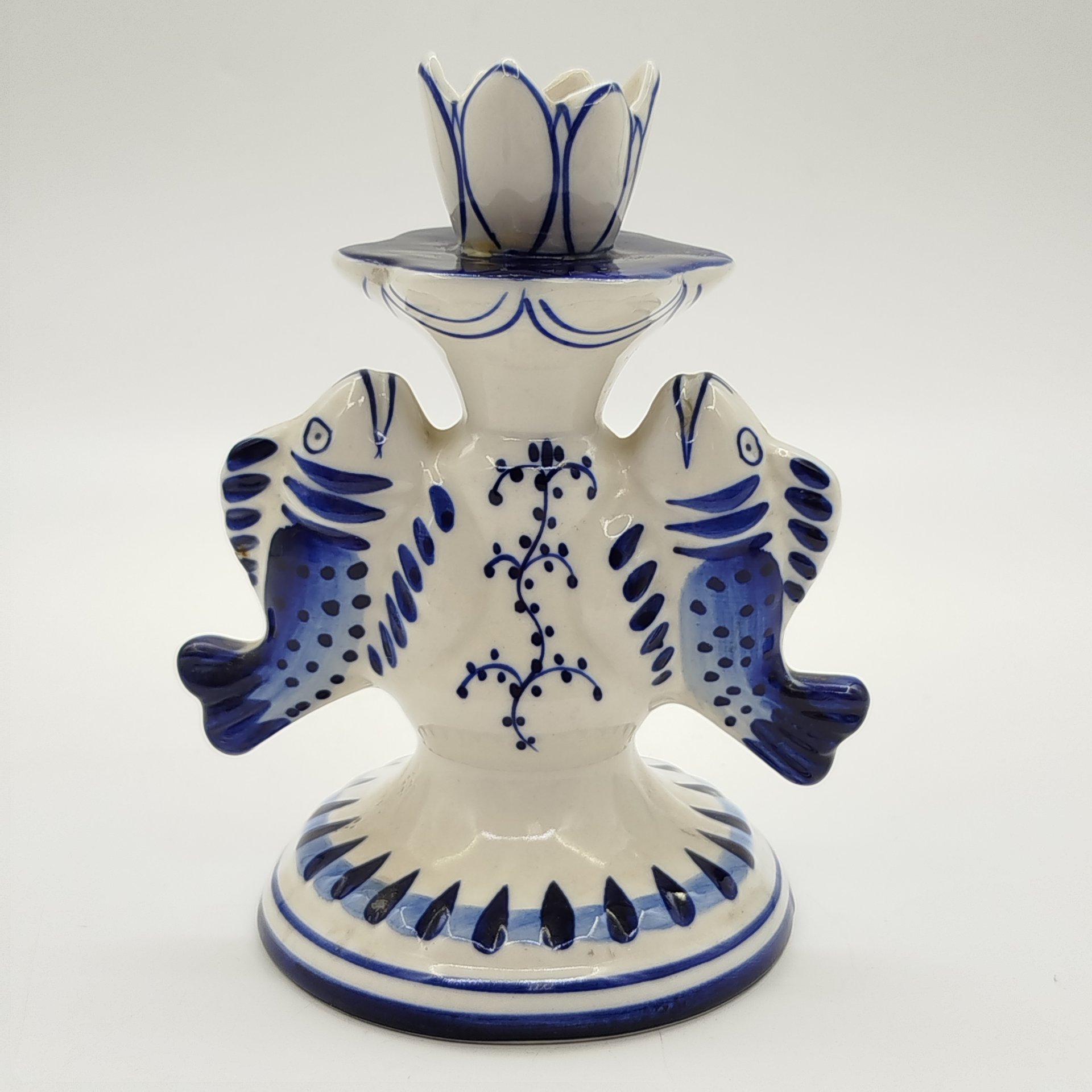 Подсвечник для одной свечи "Рыбы", фарфор, роспись, Объединение «Гжель», СССР, 1986-1991 гг.