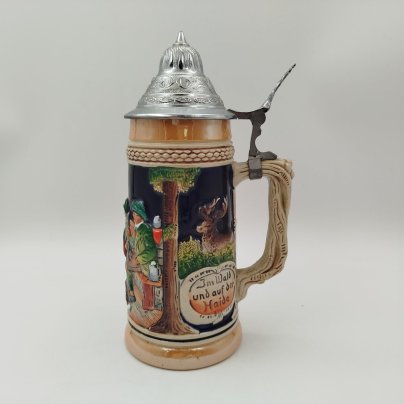 Кружка пивная, украшенная сценой показа добычи, керамика, глазурь, рельеф, крышка-олово, Marzi & Remy, Германия, 1960-1980 гг.