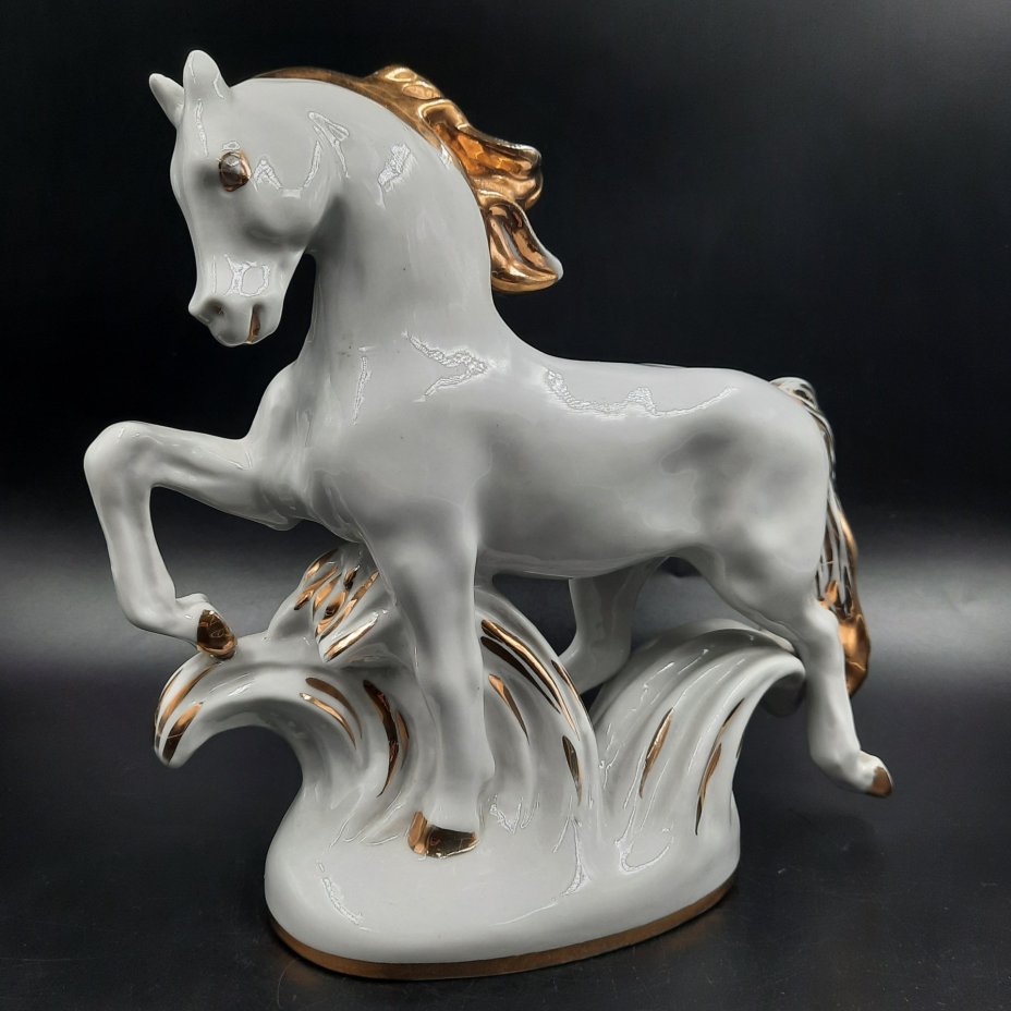 Статуэтка "Конь-огонь", автор формы И.С. Ефимов, фарфор, золочение, Ленинградский фарфоровый завод (ЛФЗ), СССР, 1960-1970 гг.