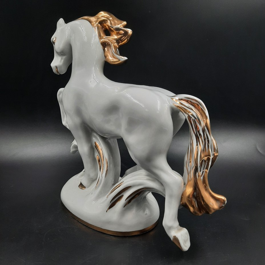 Статуэтка "Конь-огонь", автор формы И.С. Ефимов, фарфор, золочение, Ленинградский фарфоровый завод (ЛФЗ), СССР, 1960-1970 гг.