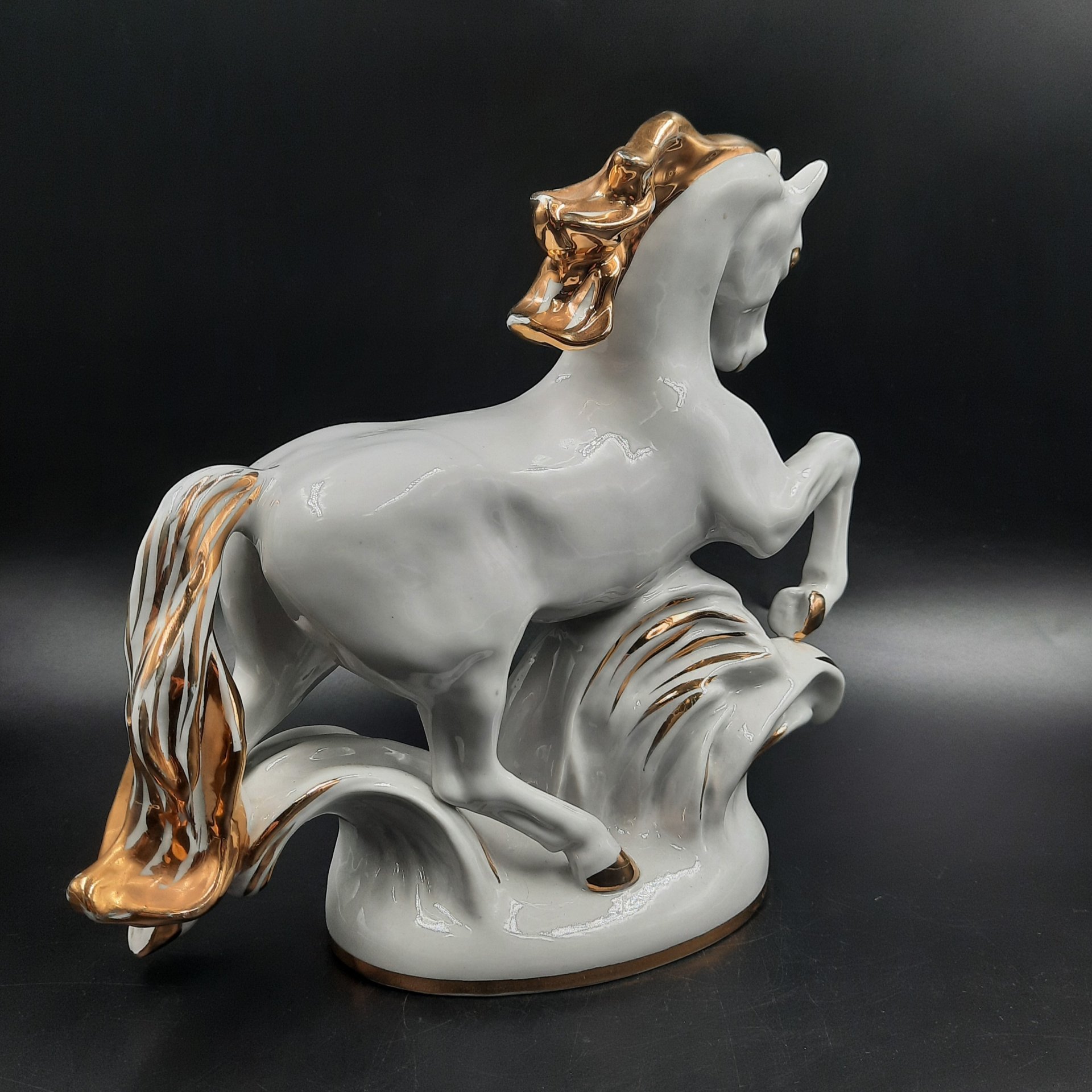 Статуэтка "Конь-огонь", автор формы И.С. Ефимов, фарфор, золочение, Ленинградский фарфоровый завод (ЛФЗ), СССР, 1960-1970 гг.