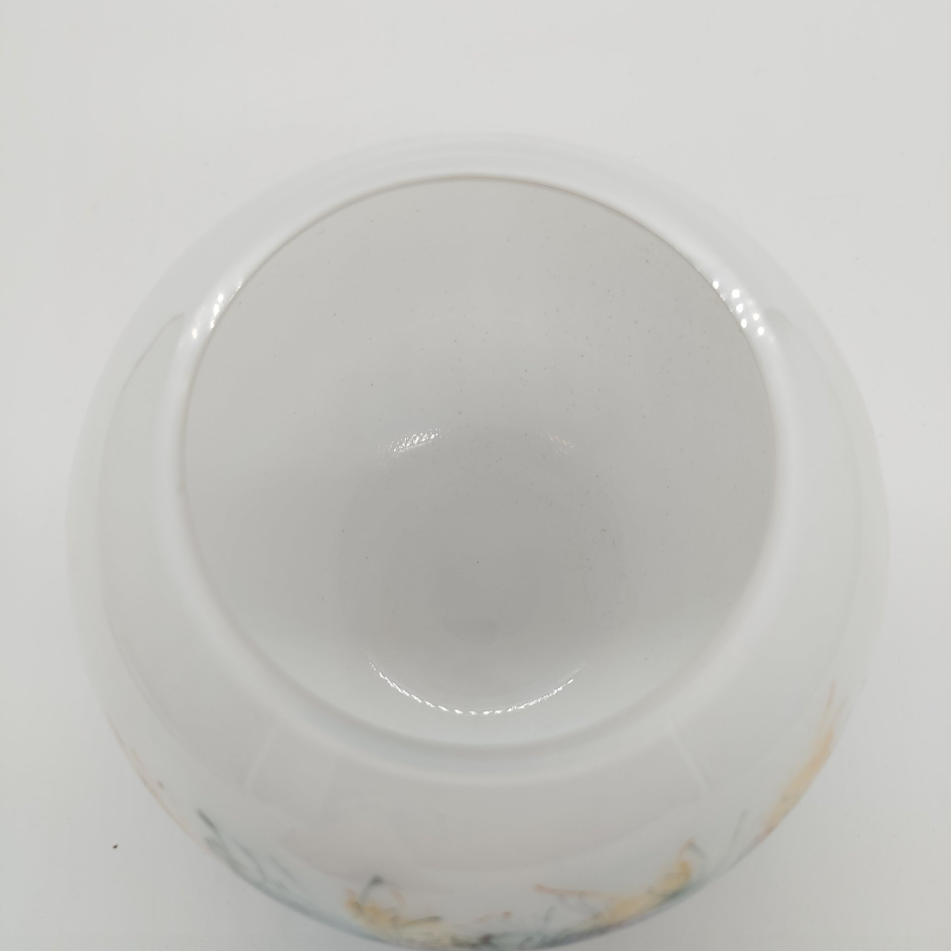 Ваза округлой формы белого оттенка,  "Lucka glass"