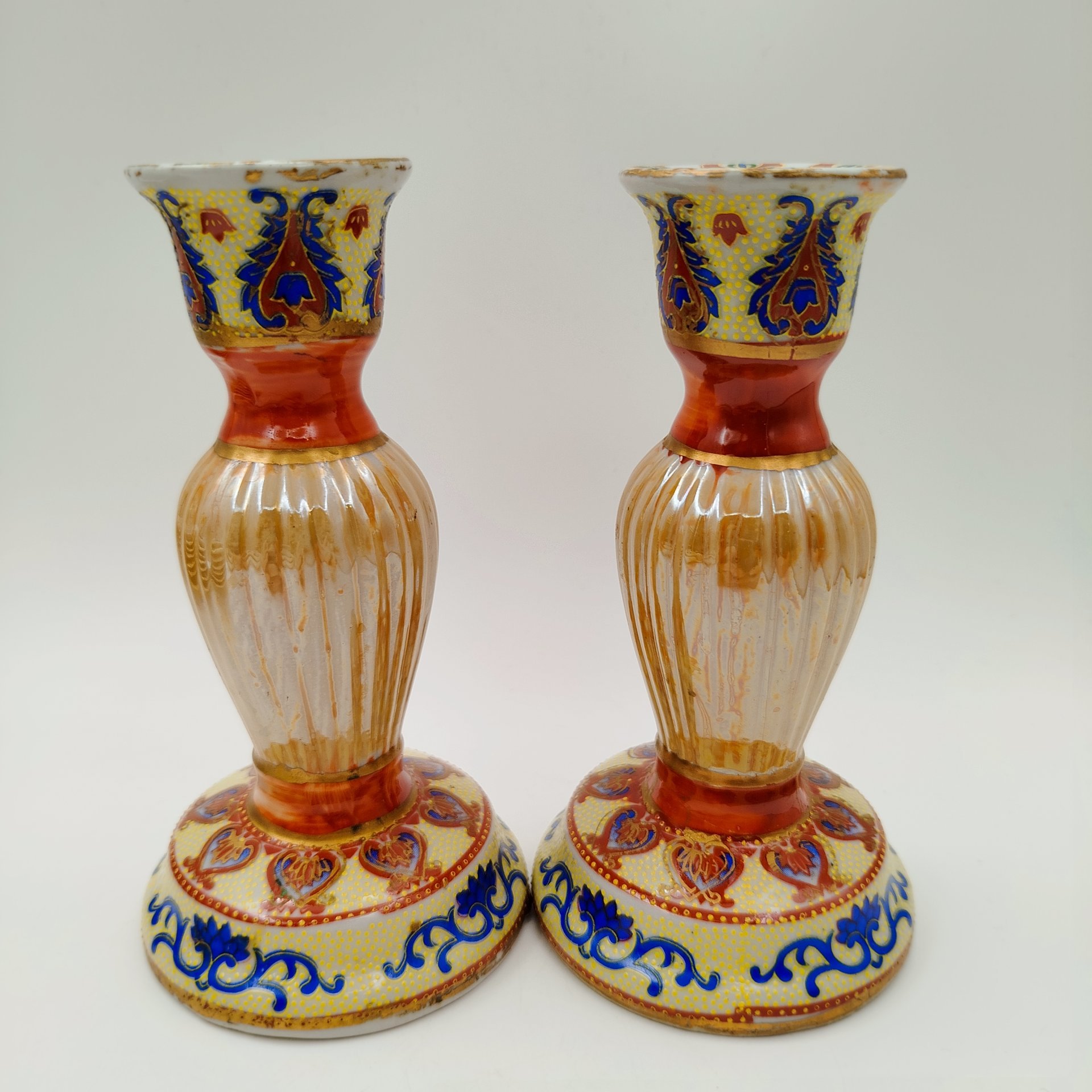 Набор из двух подсвечников, в стилистике Сацума (Satsuma), фаянс, деколь, подрисовка, люстр, золочение, Япония, 1970-1990 гг.