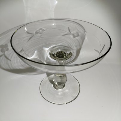 Ваза на ножке (фруктовница) с растительным декором на чаше, стекло, резьба, СССР, 1950-1980 гг.