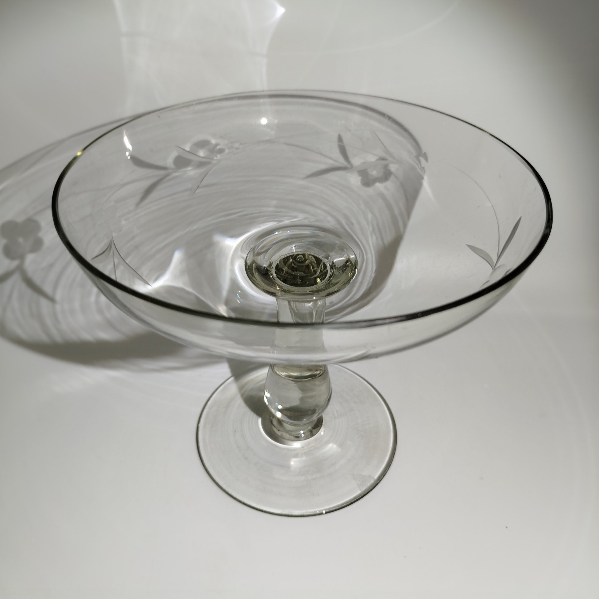 Ваза на ножке (фруктовница) с растительным декором на чаше, стекло, резьба, СССР, 1950-1980 гг.