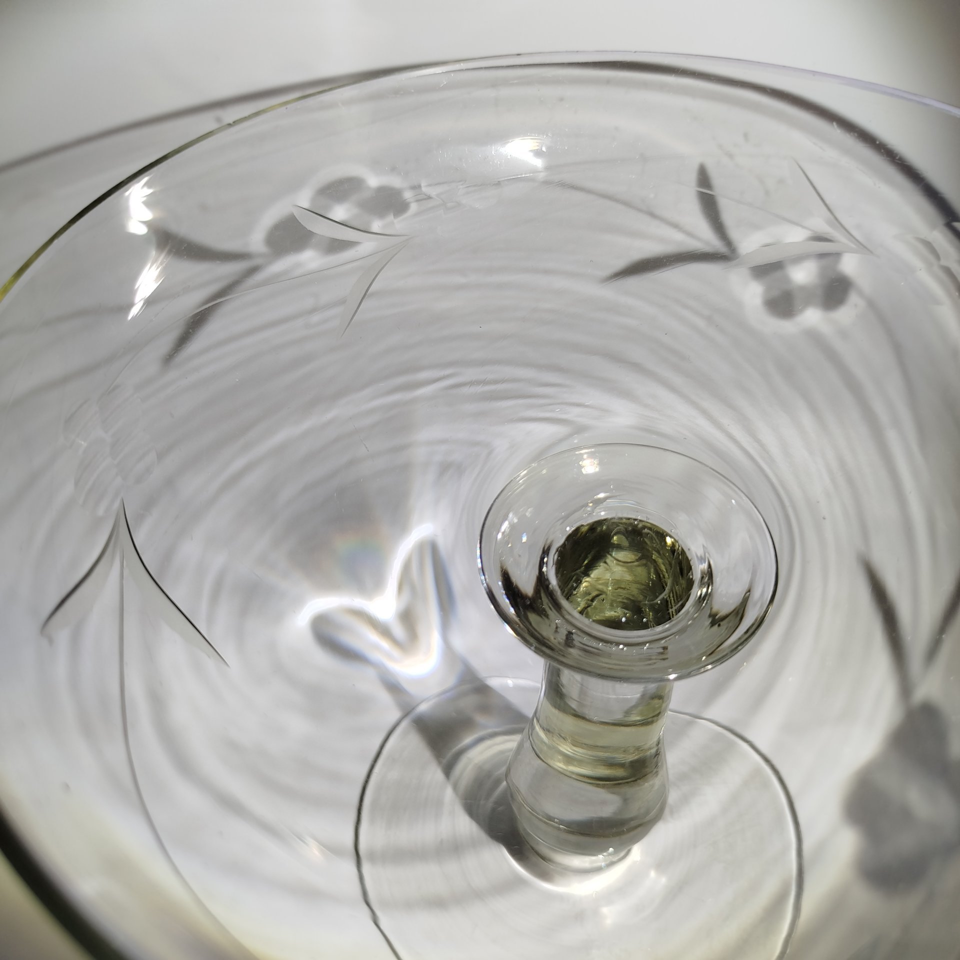 Ваза на ножке (фруктовница) с растительным декором на чаше, стекло, резьба, СССР, 1950-1980 гг.