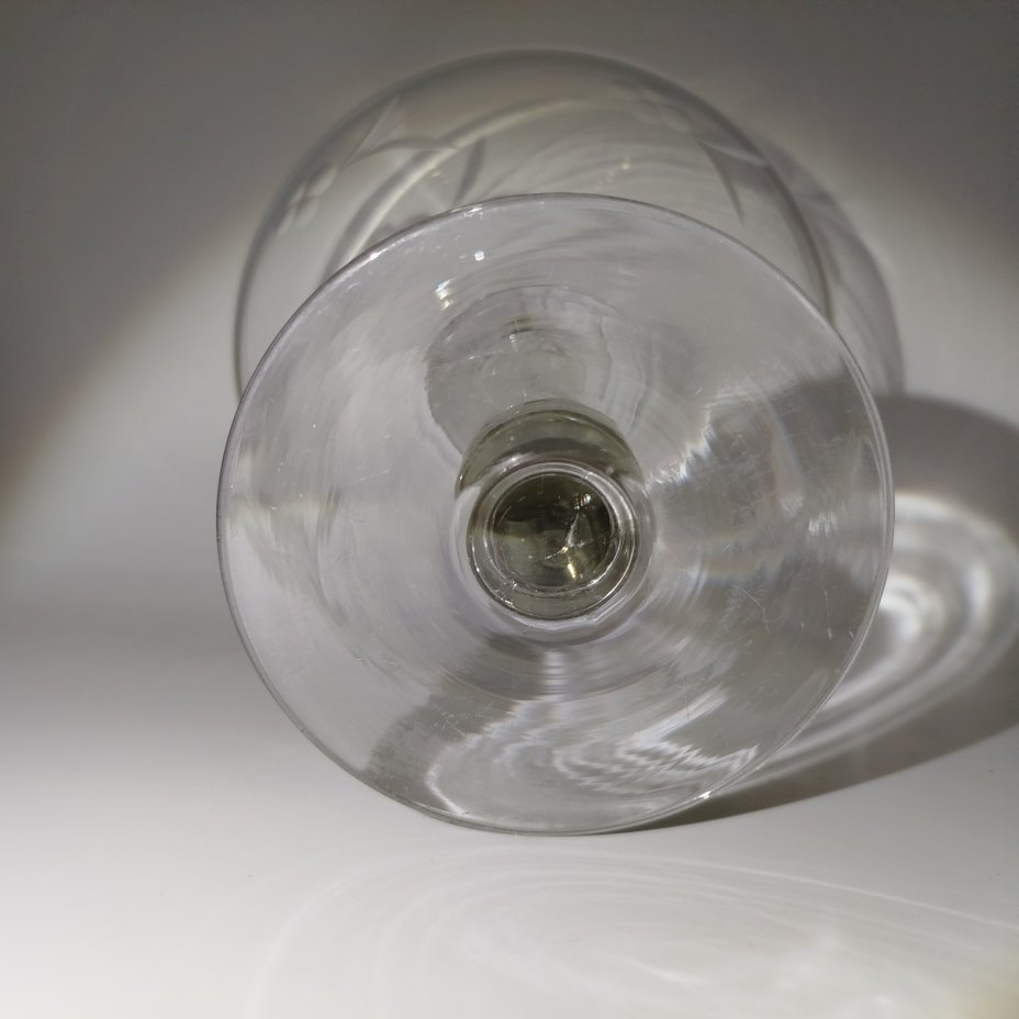 Ваза на ножке (фруктовница) с растительным декором на чаше