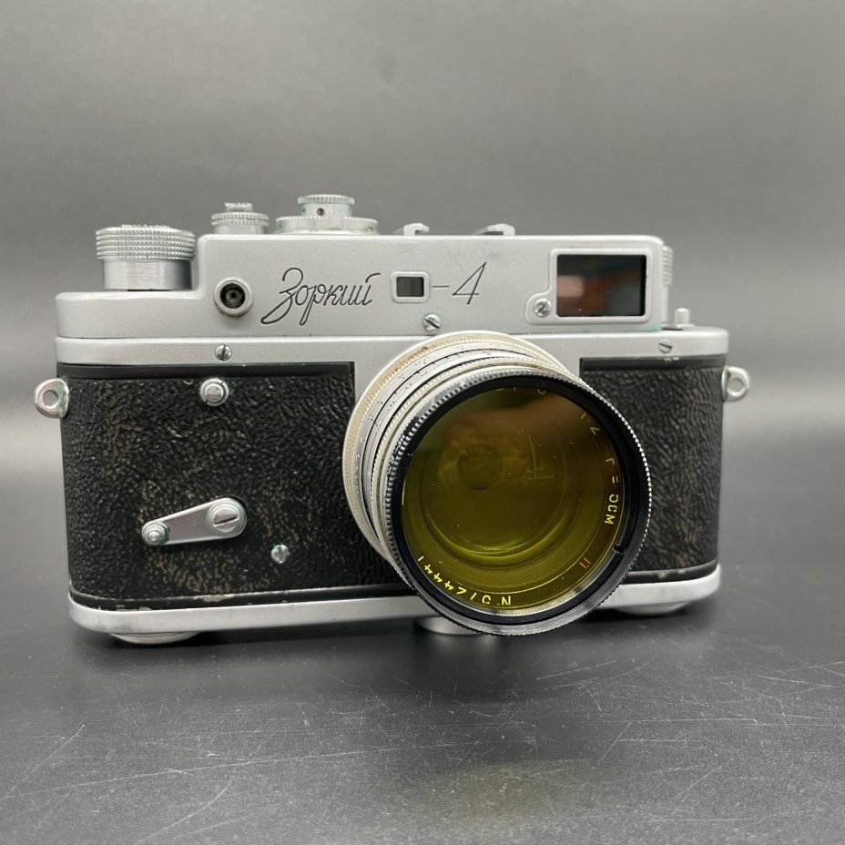 Фотоаппарат пленочный "Зоркий-4" с объективом "Индустар-50" в оригинальном кофре, Красногорский механический завод (КМЗ)
