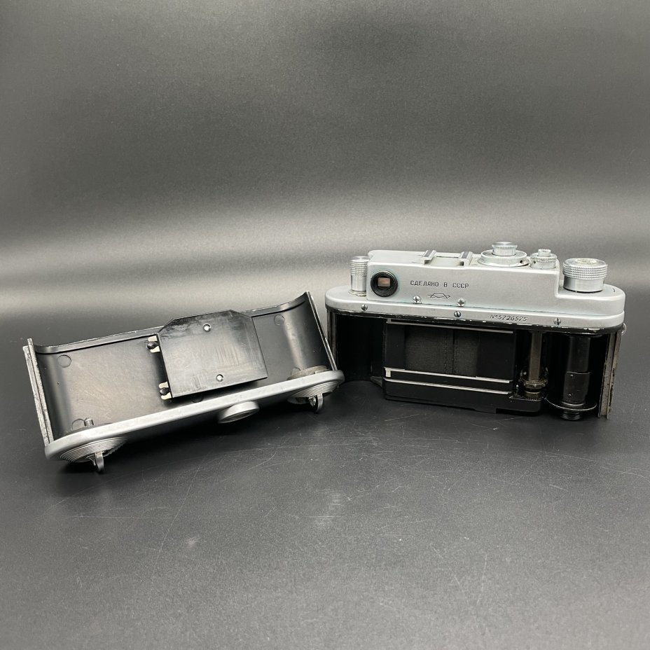 Фотоаппарат пленочный "Зоркий-4" с объективом "Индустар-50" в оригинальном кофре, Красногорский механический завод (КМЗ)