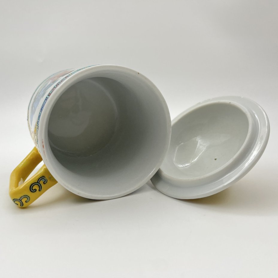 Чашка (бокал) с крышкой для заваривания чая "Китаянки в саду", фарфор, роспись эмалевыми красками, деколь, Китай, 1960-1980 гг.