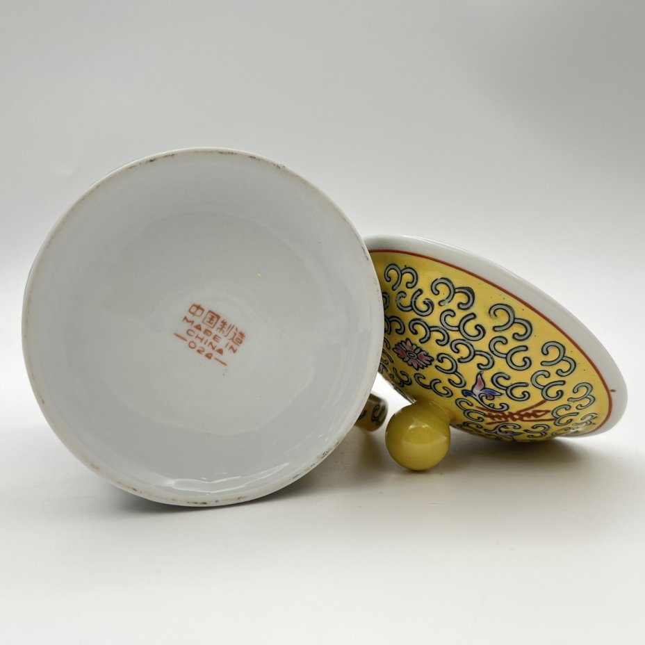 Чашка (бокал) с крышкой для заваривания чая "Китаянки в саду", фарфор, роспись эмалевыми красками, деколь, Китай, 1960-1980 гг.