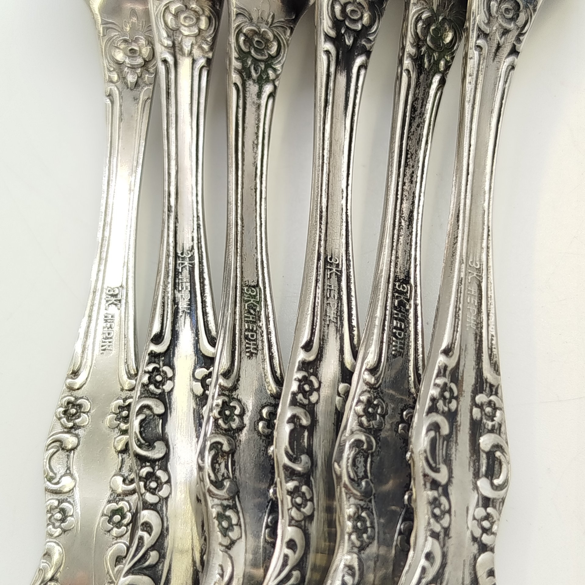 Набор чайных ложек на 6 персон с цветочным декором на черенках, нержавеющая сталь, Кировский завод, СССР