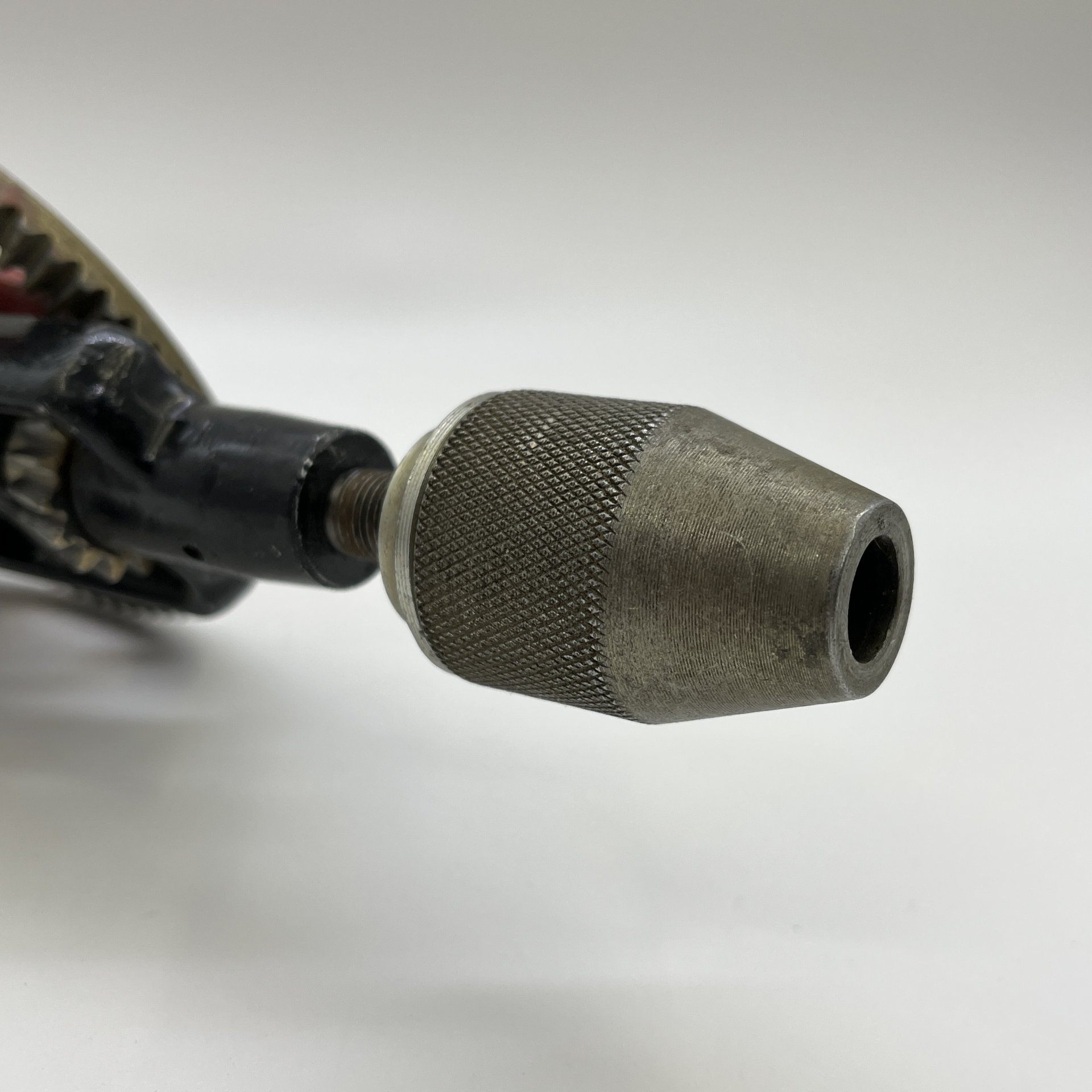 Ручная дрель с рукояткой