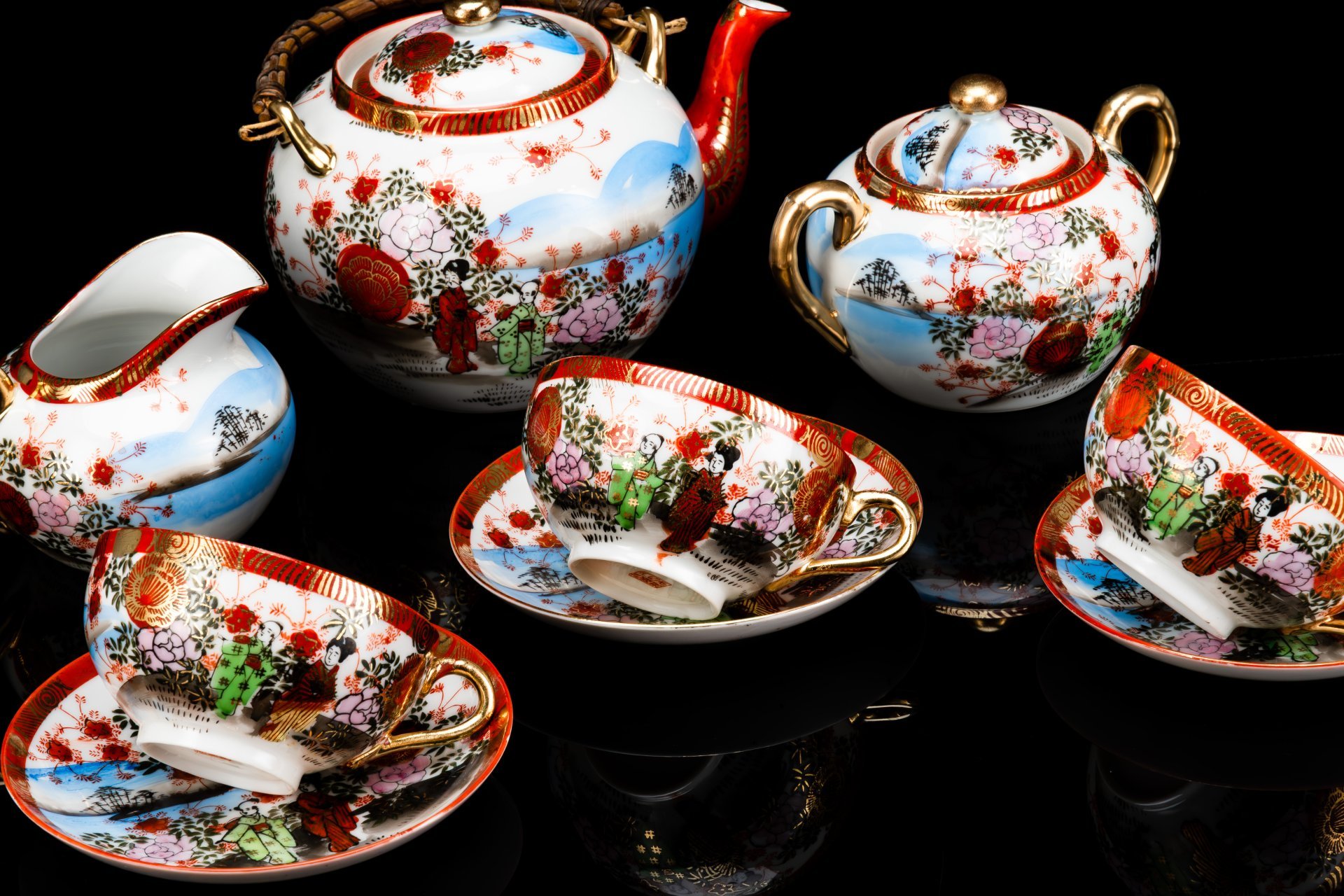 Чайный сервиз "Гейши в саду" на 3 персоны (9 предметов), фарфор, (костяной), деколь, роспись, золочение, Китай, 1960-1980 гг.