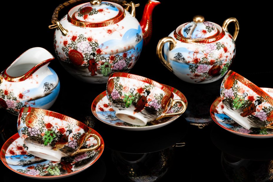 Чайный сервиз "Гейши в саду" на 3 персоны (9 предметов), фарфор, (костяной), деколь, роспись, золочение, Китай, 1960-1980 гг.