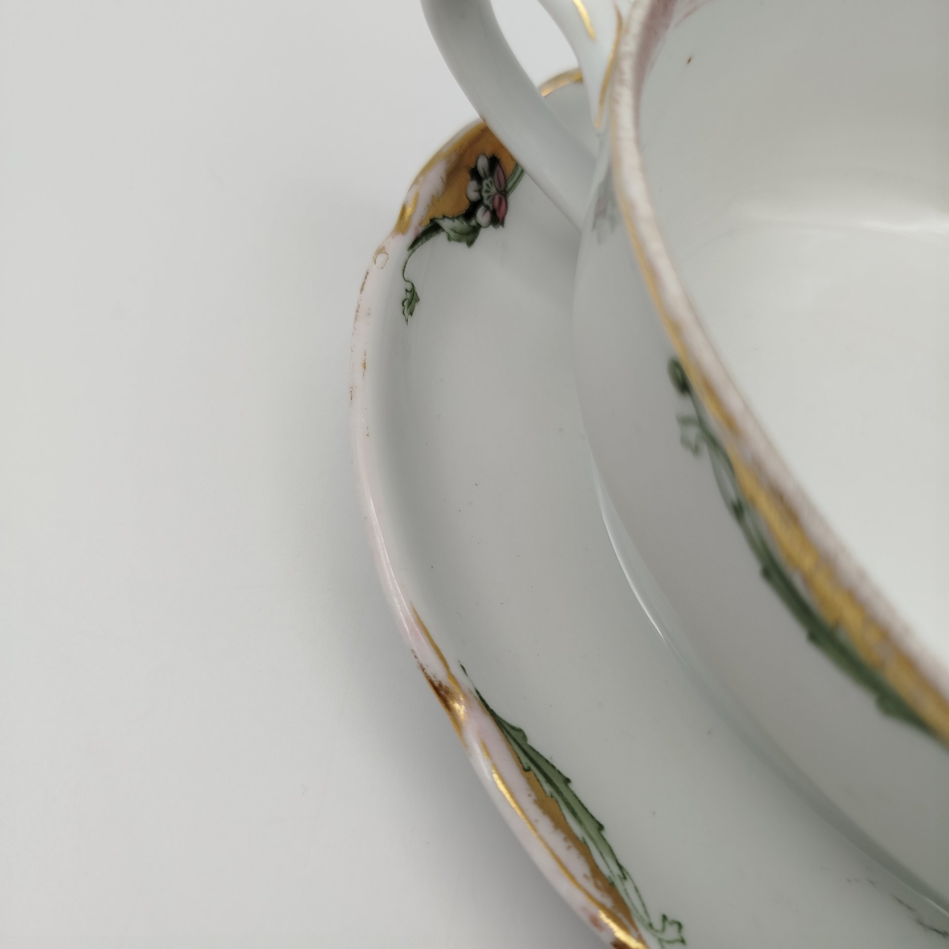 Терина (блюдо) для подачи горячих блюд с цветочным декором, фарфор, роспись, золочение, Европа, 1900-1920 гг.