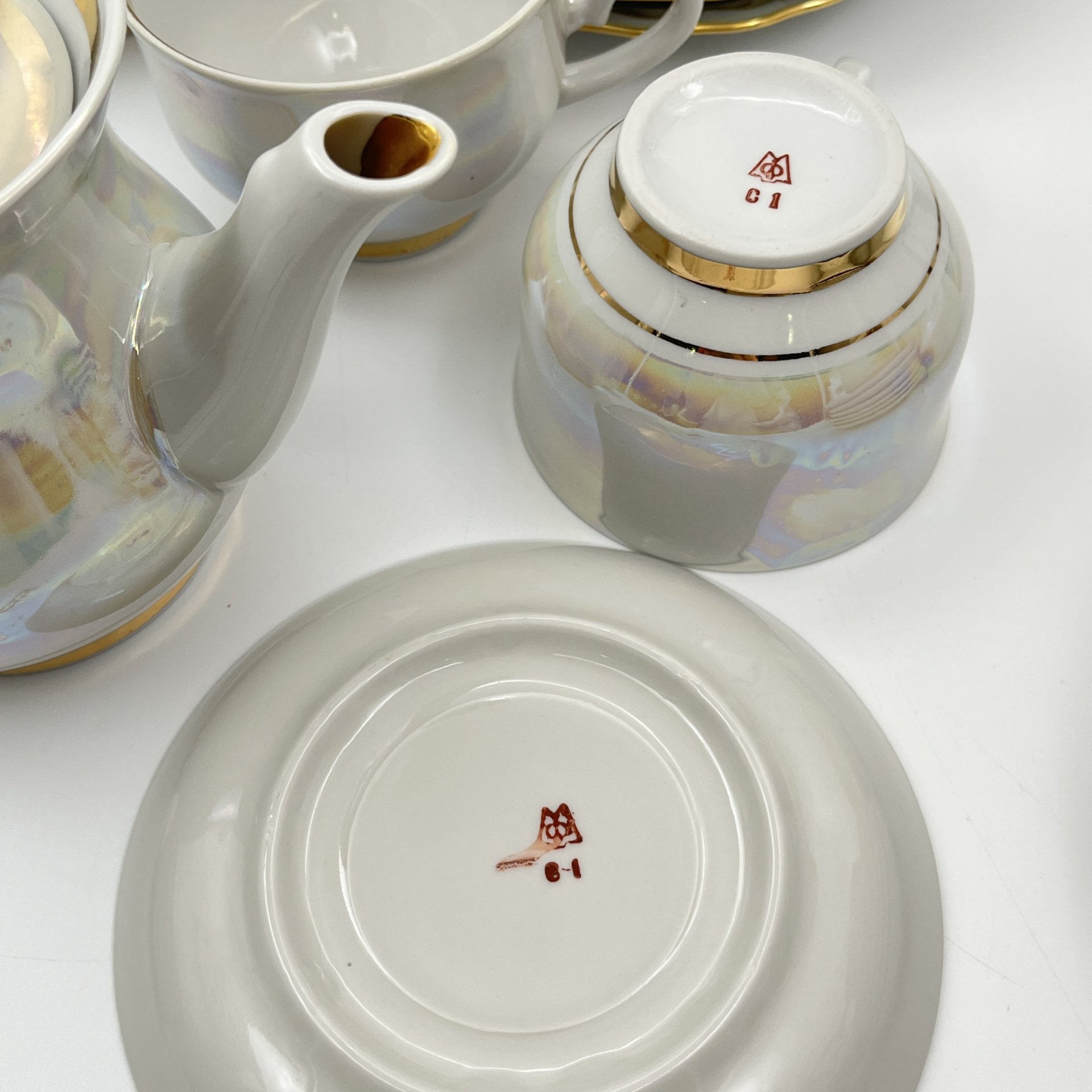 Сервиз чайный на 6 персон (14 предметов) с лаконичным декором, фарфор, золочение, люстр, Минский фарфорово-фаянсовый завод, СССР, 1968-1983 гг.