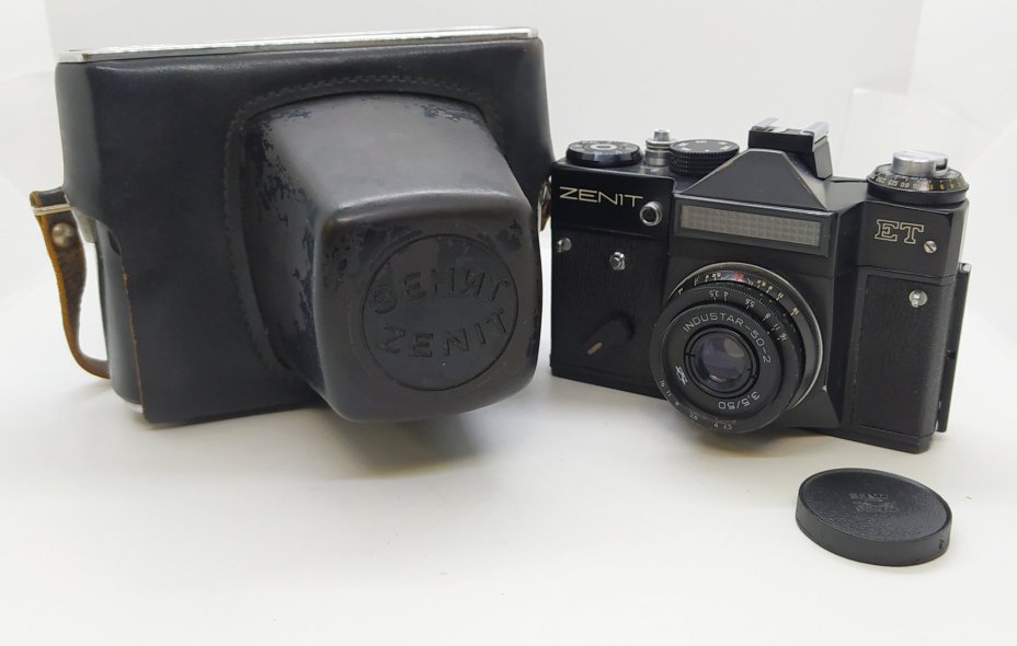 Фотоаппарат "Зенит-ЕТ" с объективом "Индустар 50-2" в оригинальном кофре, Красногорский механический завод (КМЗ)